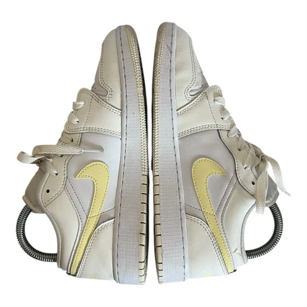 Nike Air Jordan‎ 1 Low GS GS Basketball Shoes White FV8486-181 VNDS Sz 5.5